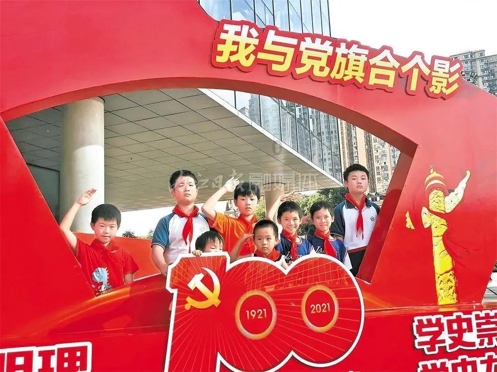 别的部门同事与你争执时，领导帮你，你会如何回报？游戏画面
